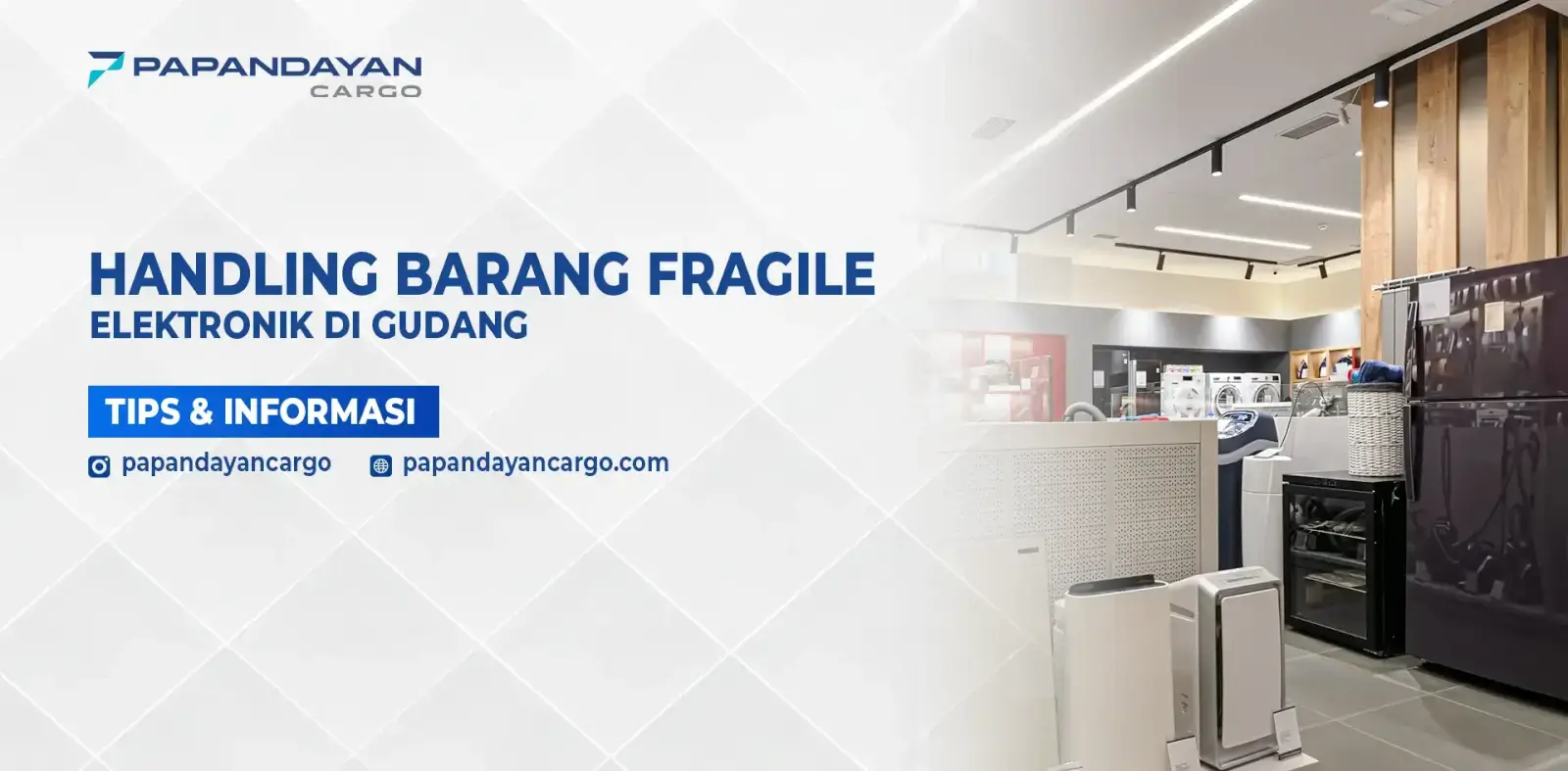 Handling barang fragile elektronik di gudang Papandayan Cargo dengan prosedur fragile handling yang aman.