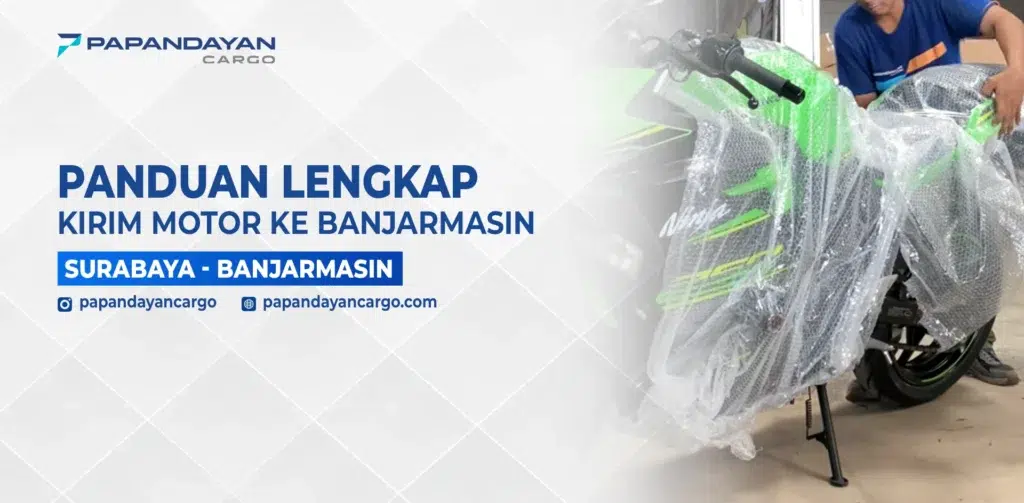 Motor sport sedang dibungkus bubble wrap oleh petugas sebagai ilustrasi proses kirim motor Surabaya Banjarmasin.