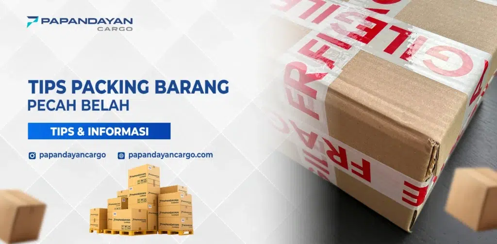 Packing barang pecah belah dengan pengamanan khusus untuk pengiriman aman oleh Papandayan Cargo.