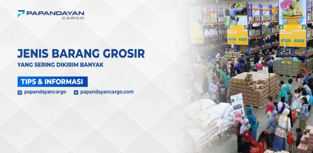 Aktivitas pengiriman barang grosir dalam jumlah besar di gudang distribusi.