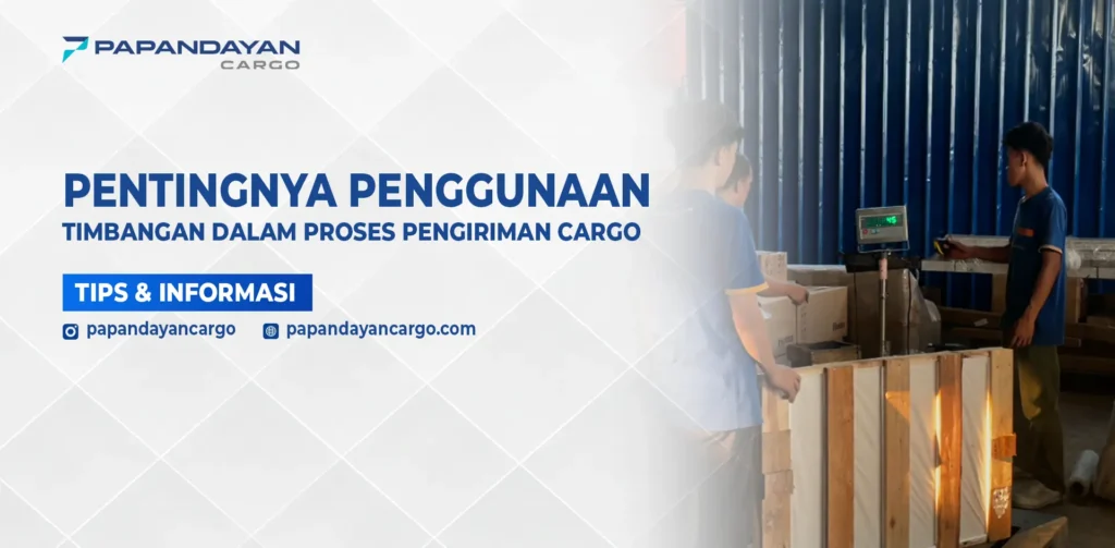Proses penimbangan barang cargo menggunakan timbangan digital untuk memastikan berat aktual sebelum pengiriman.