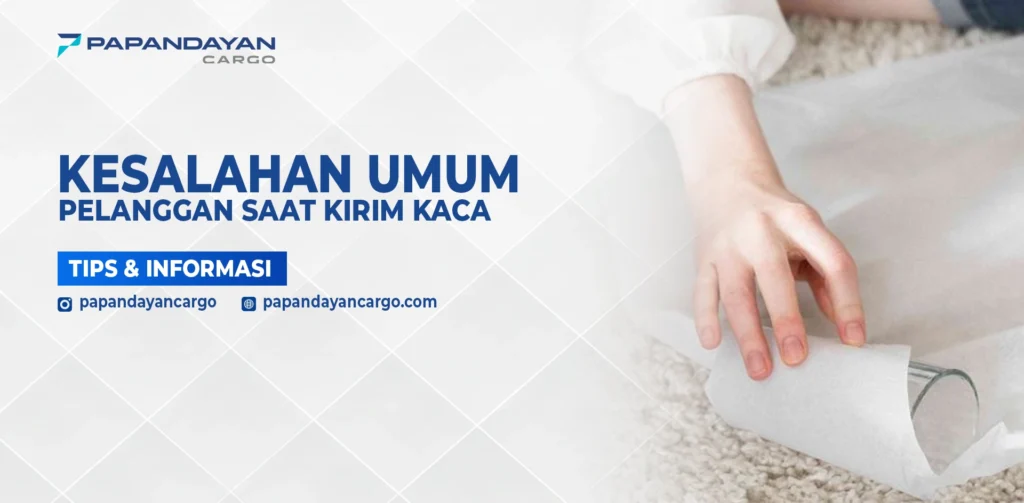 Ilustrasi pengemasan kaca tanpa proteksi optimal sebagai contoh kesalahan saat kirim barang kaca yang berisiko pecah.