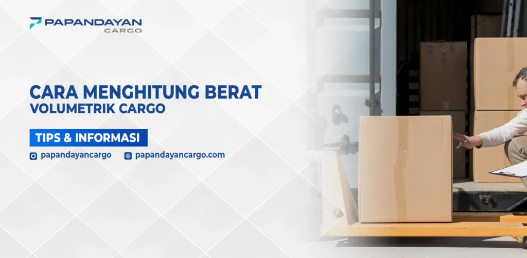 Pengecekan paket untuk ilustrasi cara menghitung berat volumetrik dalam pengiriman cargo.