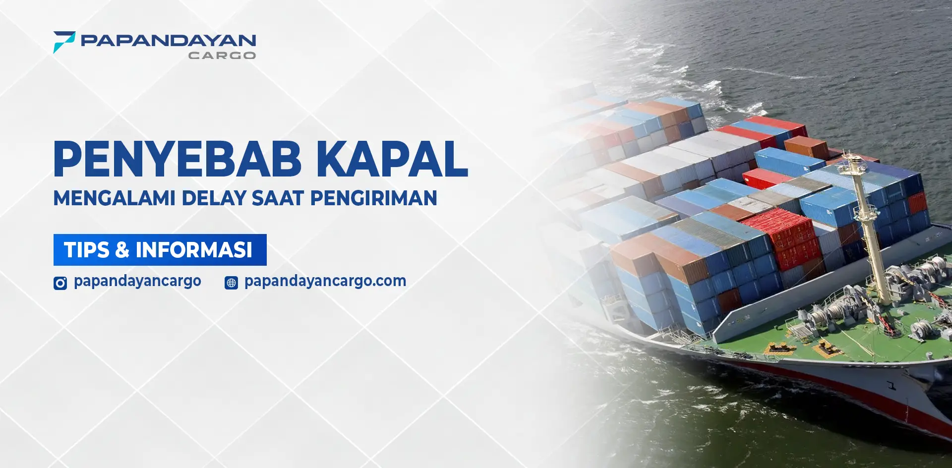 Kapal kontainer berlayar membawa muatan logistik sebagai ilustrasi kapal delay yang dapat terjadi akibat faktor cuaca dan operasional.