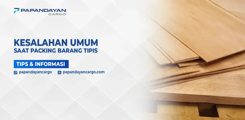 Lembaran material tipis sebagai ilustrasi kesalahan packing yang dapat memicu kerusakan atau penyok.