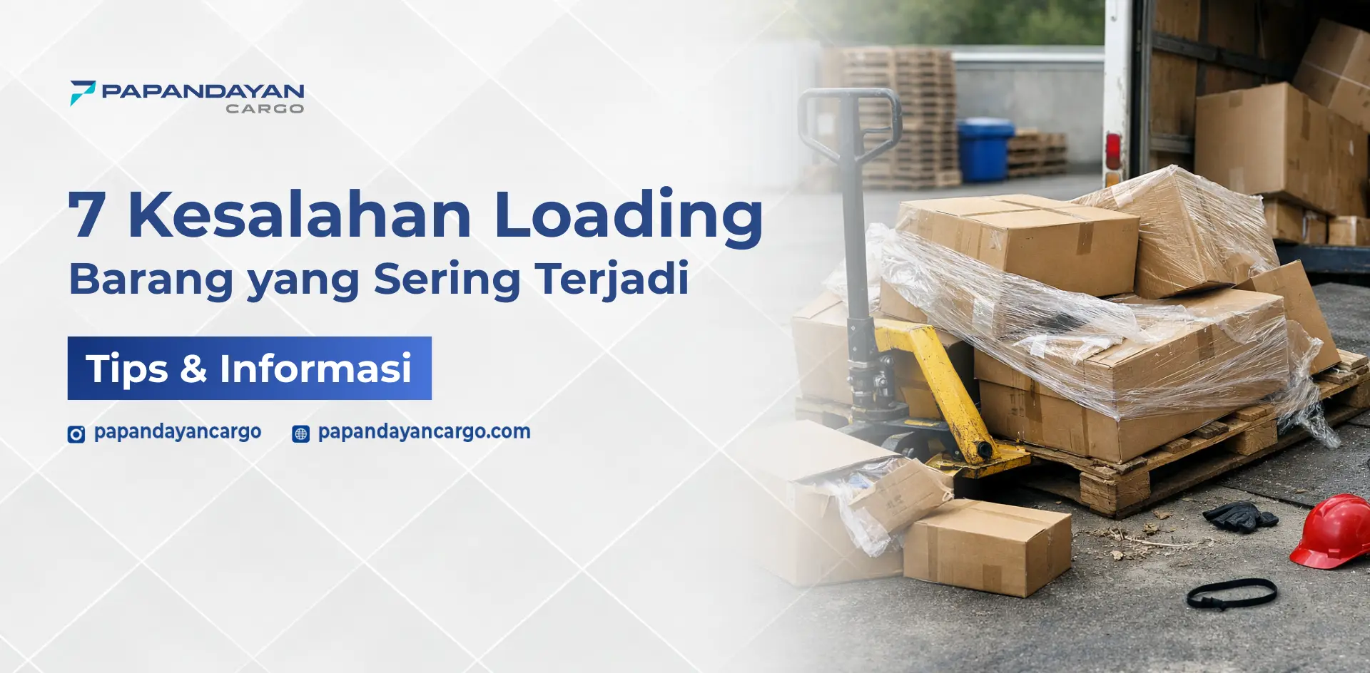 Kesalahan loading barang terlihat dari penataan kardus yang tidak stabil, berisiko menyebabkan kerusakan saat proses pengiriman.
