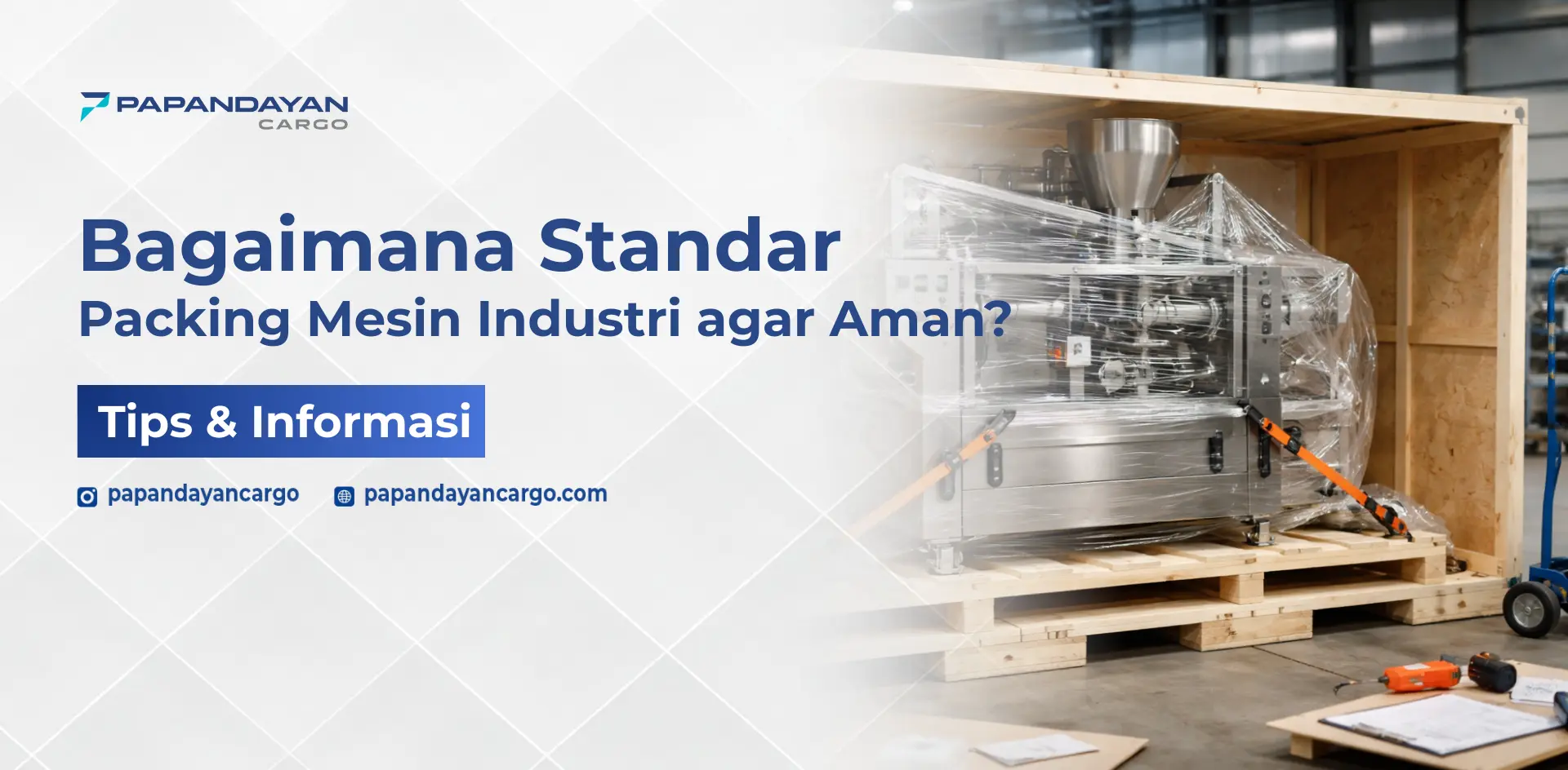 Packing mesin industri menggunakan peti kayu dan pengamanan berlapis untuk melindungi mesin selama proses pengiriman jarak jauh.