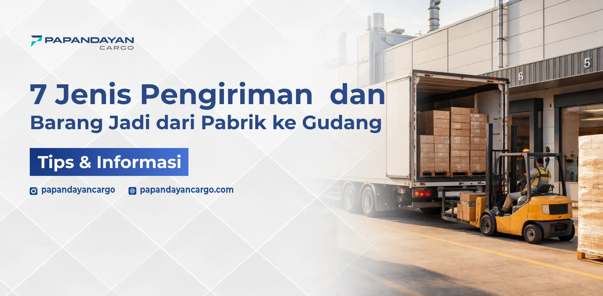Pengiriman barang jadi pabrik ke gudang menggunakan truk box, dengan proses loading pallet oleh forklift di area industri.