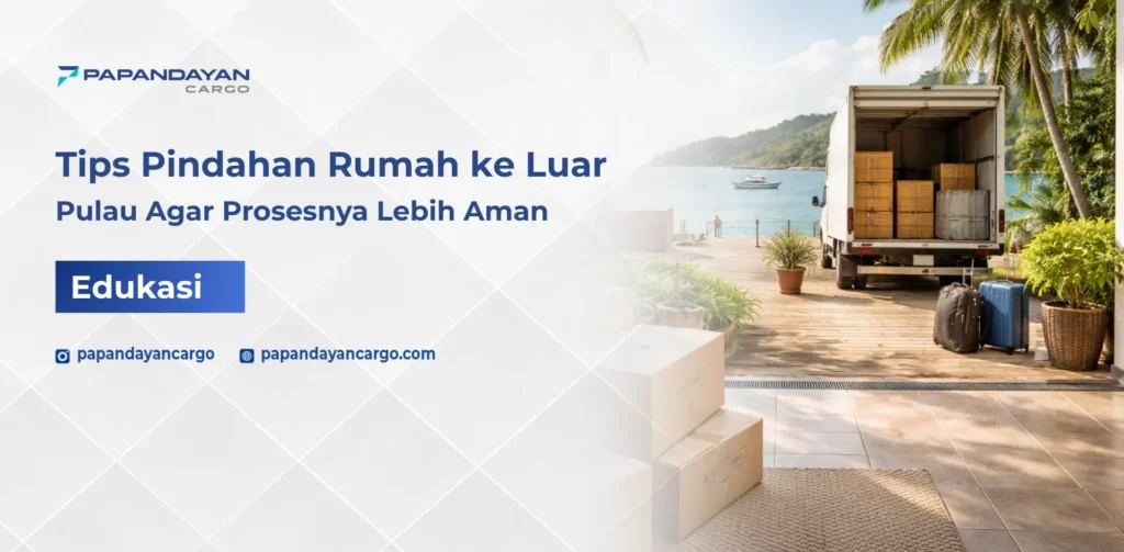 Proses pindahan rumah ke luar pulau dengan truk pengiriman dan barang di area pelabuhan