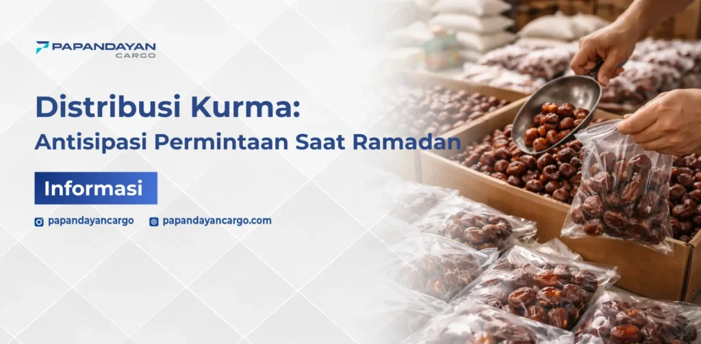 Proses distribusi kurma saat Ramadan dengan pengemasan kurma dalam plastik untuk kebutuhan pasar.