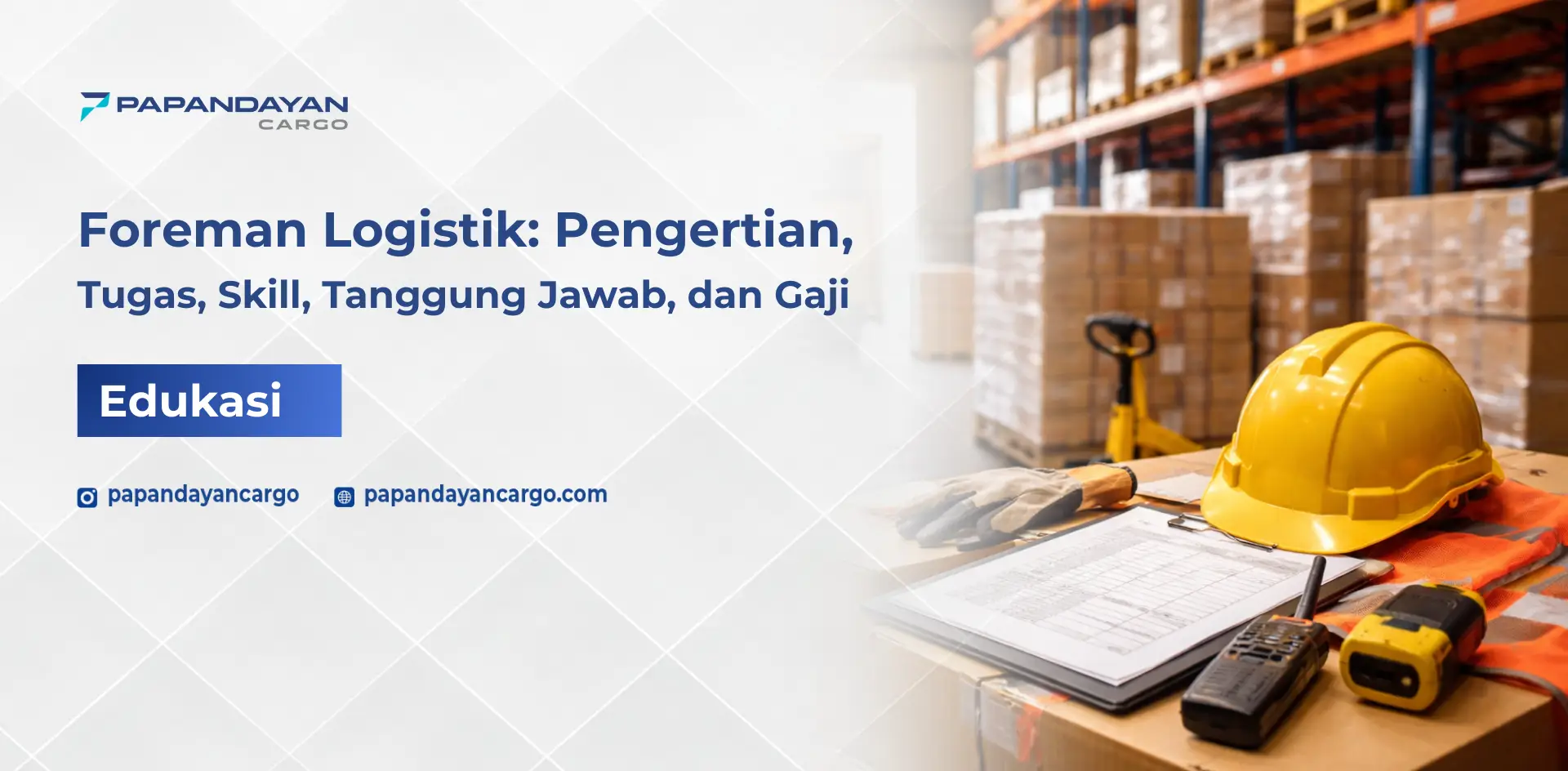 Foreman logistik yang bertugas mengawasi aktivitas operasional gudang dan proses distribusi barang