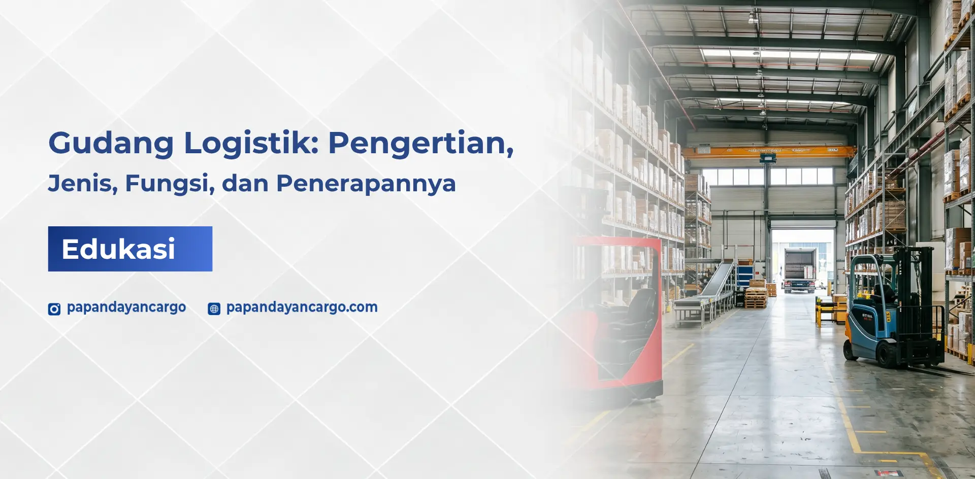 Gudang logistik modern dengan rak penyimpanan barang dan aktivitas distribusi untuk kebutuhan supply chain dan pengiriman cargo bisnis
