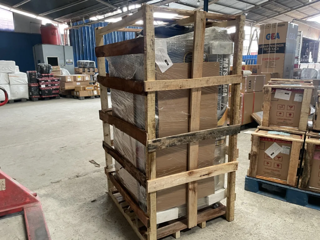 Packing berdasarkan kategori barang untuk membantu perlindungan muatan besar, mudah rusak, atau bernilai tinggi sebelum pengiriman