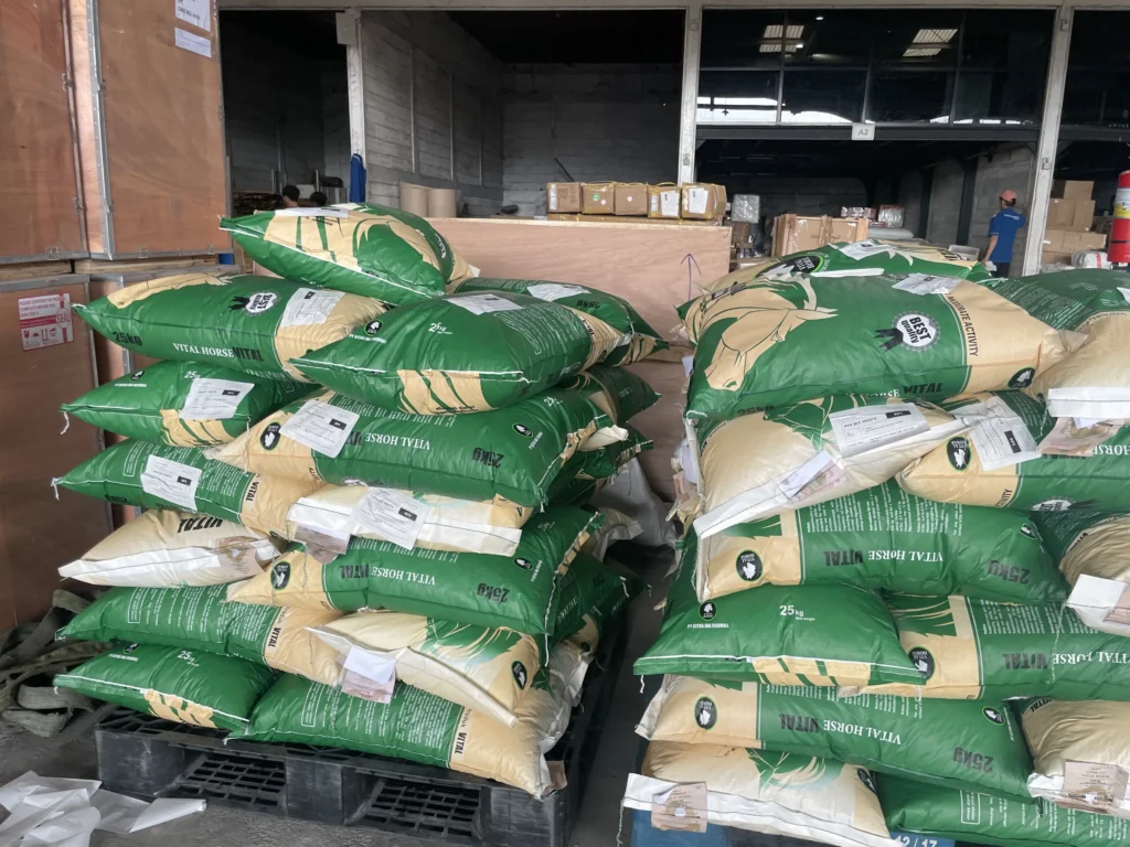 Salah satu jenis makanan hewan yang dapat dikirim lewat jasa kirim makanan hewan Papandayan Cargo.