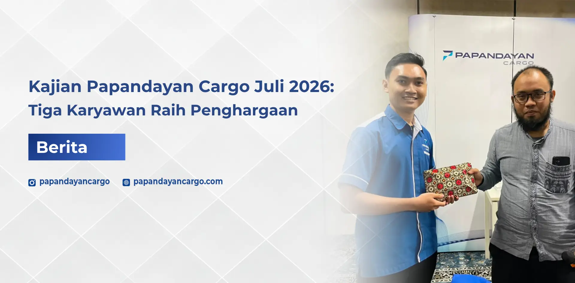 Kajian Papandayan Cargo Juli 2026 dengan dokumentasi penyerahan penghargaan kepada karyawan dalam agenda kajian rutin