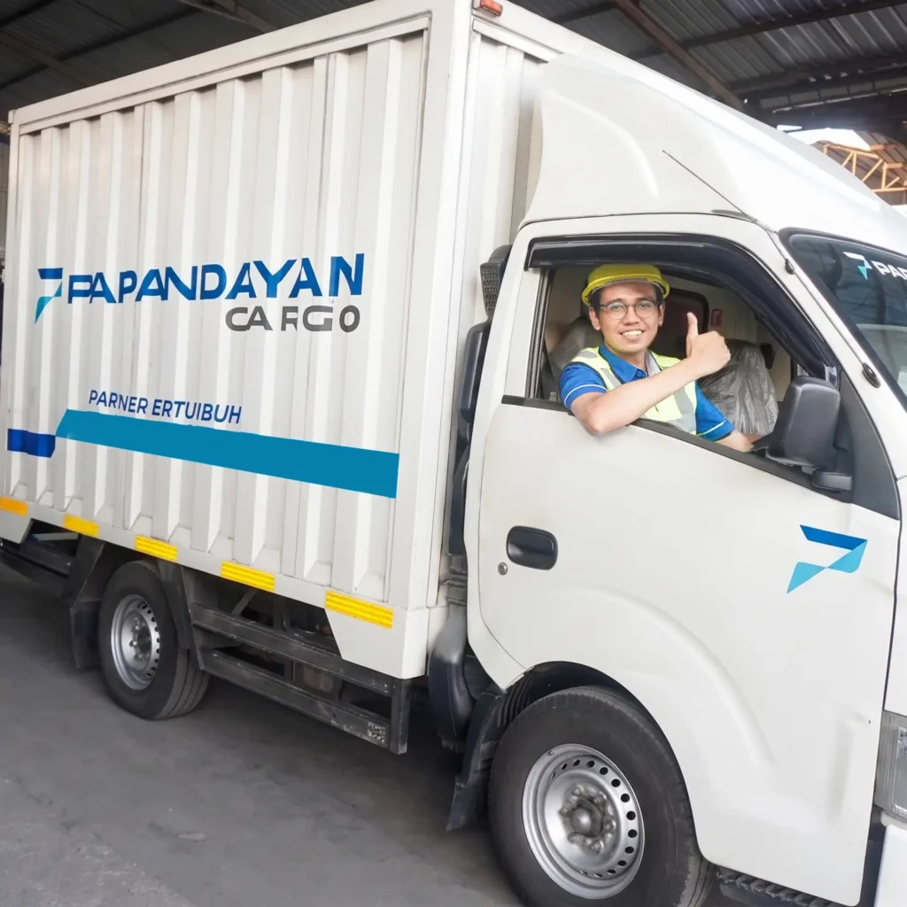 Vendor logistik yang tepat membantu proses pengiriman lebih terarah, mulai dari kesiapan armada, koordinasi, hingga penanganan barang.