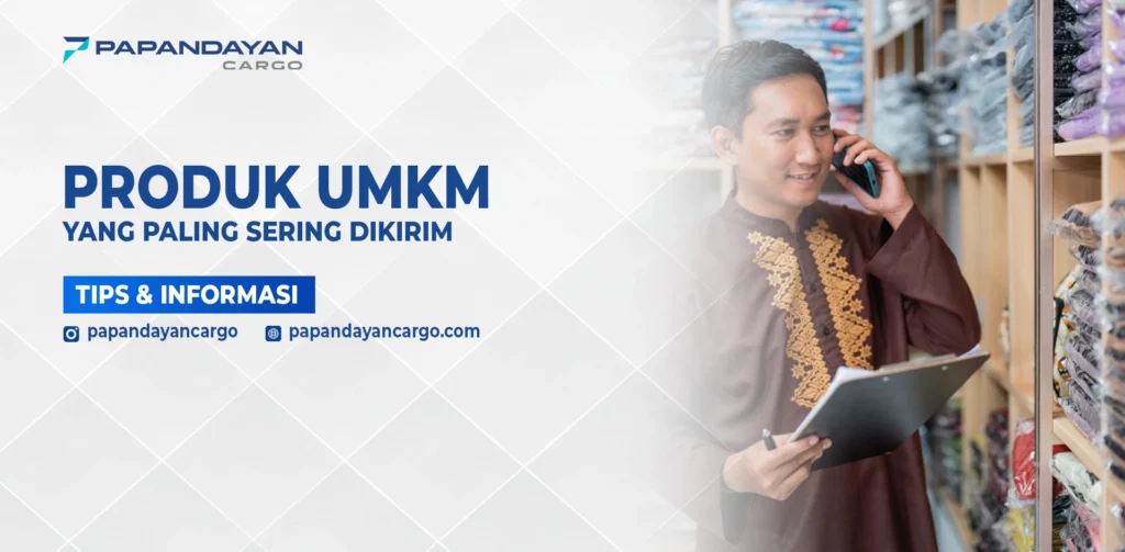 Pelaku UMKM sedang mengelola pesanan produk di gudang dan berkomunikasi dengan pelanggan sebelum pengiriman.